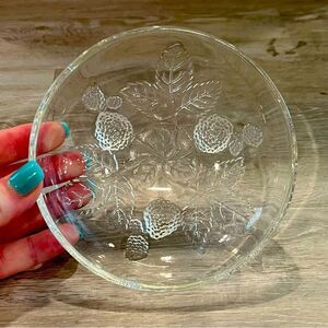Vintage Dessert Snack Fruit Bowl Dish Clear Glass Footed Embossed Leaves Berries